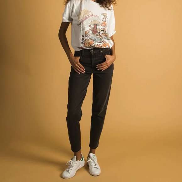 LEVIS HIGH WAIST MOM JEAN in Say No Go - Picture 1 of 7